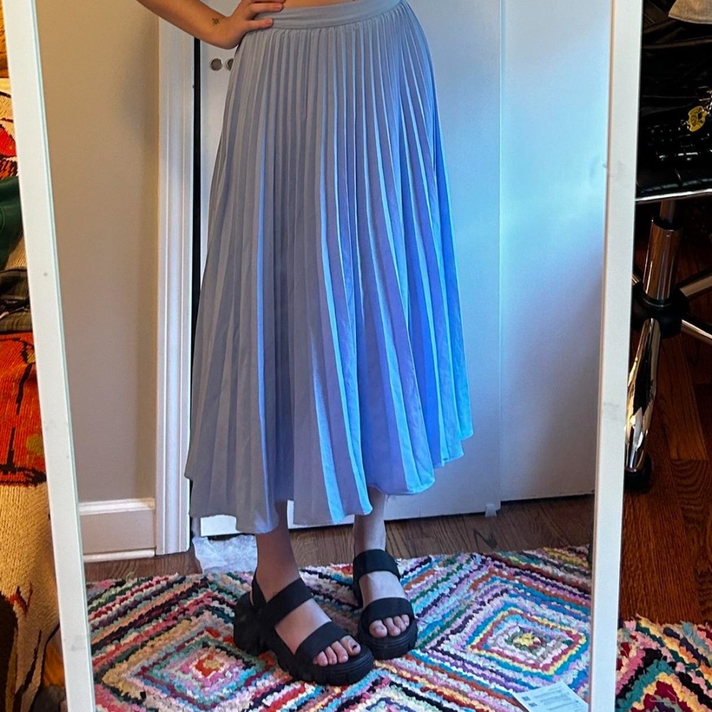 Chic Blue Pleated Midi Skirt